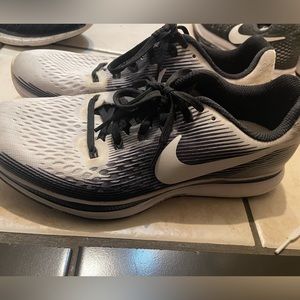 Nike Zoom Pegasus 34 women’s size 9
